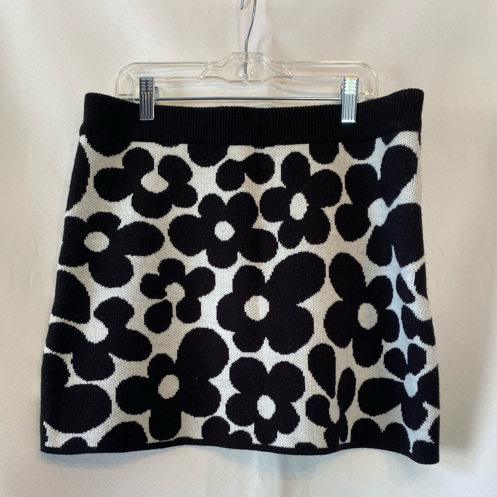 Women's Retro Bohemian Black White Floral Soft Knit Mini Skirt MD Pull On Goth